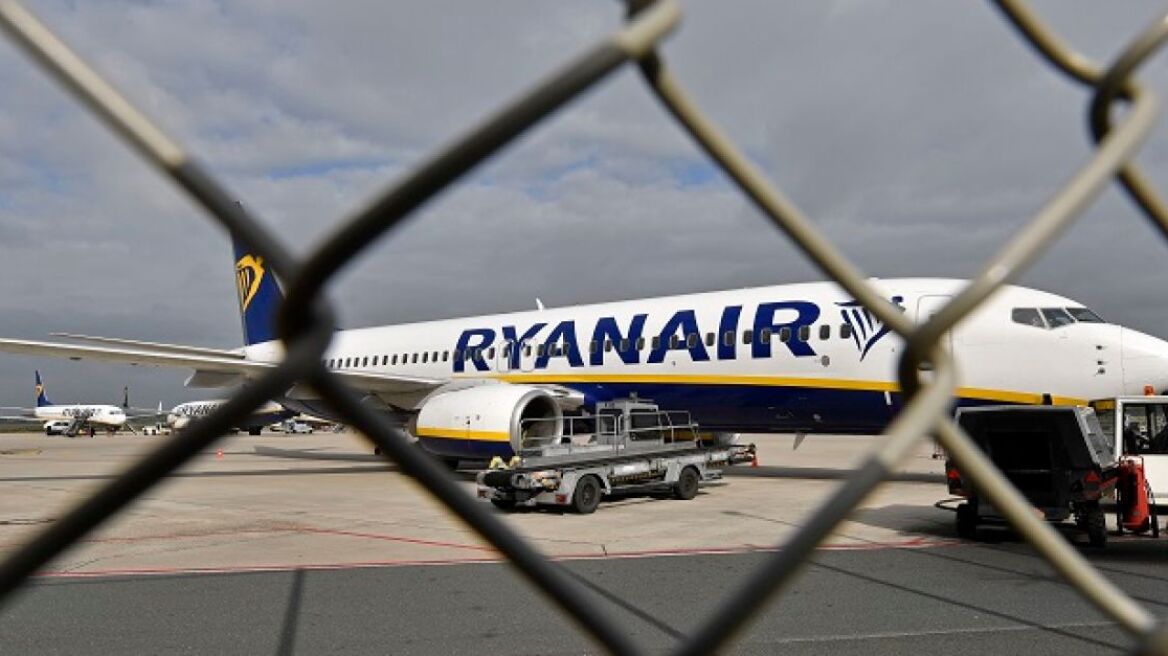 Ryanair: Δεν ξαναπετάμε αν «φύγουν» τα μεσαία καθίσματα