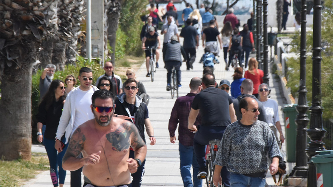 Απαγόρευση κυκλοφορίας: Με «σύμμαχο» τον καιρό γέμισε ξανά ο Φλοίσβος από περιπατητές