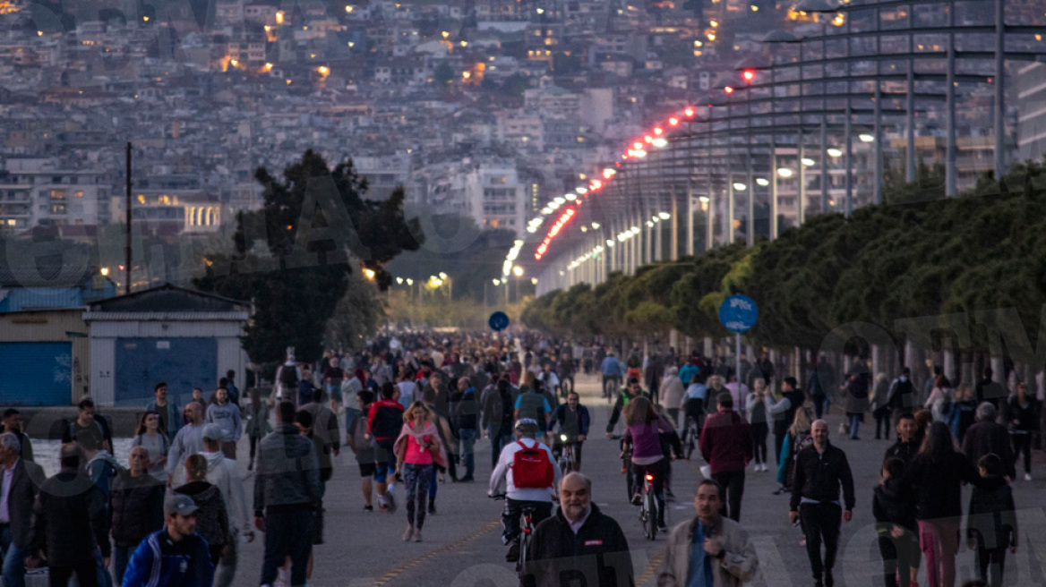 Κορωνοϊός - Θεσσαλονίκη: Άνοιξε η Νέα Παραλία και... βούλιαξε από κόσμο