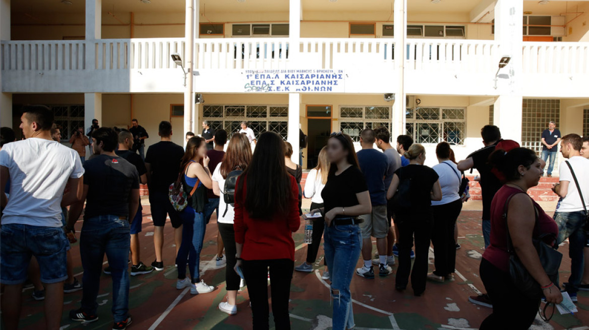 Πότε ανοίγουν τα σχολεία - Λιγότεροι μαθητές ανά τμήμα και κυλιόμενο ωράριο 