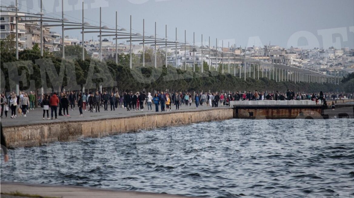 Θεσσαλονίκη: Η «πρεμιέρα εξόδου» έφερε προβληματισμό και αγωνία - Δείτε βίντεο και φωτογραφίες