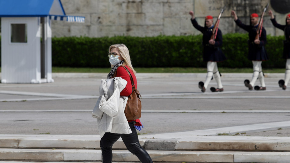 Κορωνοϊός - Μάσκα: Πού θα πρέπει να τη φοράμε, η σωστή χρήση της και οι κίνδυνοι