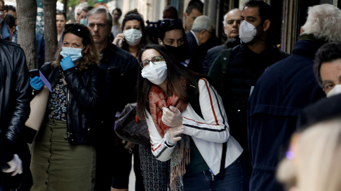 Κορωνοϊός - Μάσκες: Γιατί τώρα γίνεται υποχρεωτική η χρήση τους - Νέες οδηγίες ετοιμάζουν οι ειδικοί