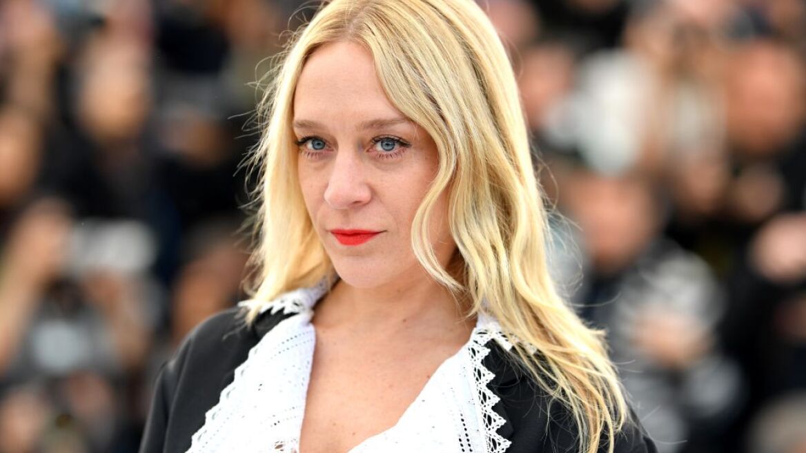 H Chloë Sevigny λανσάρει το τελευταίο look εγκυμοσύνης της μια μέρα πριν γεννήσει