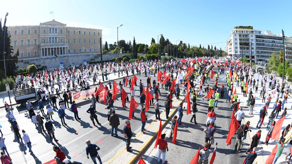 ΠΑΜΕ - Πρωτομαγιά: Με τη... μεζούρα η συγκέντρωση στο Σύνταγμα