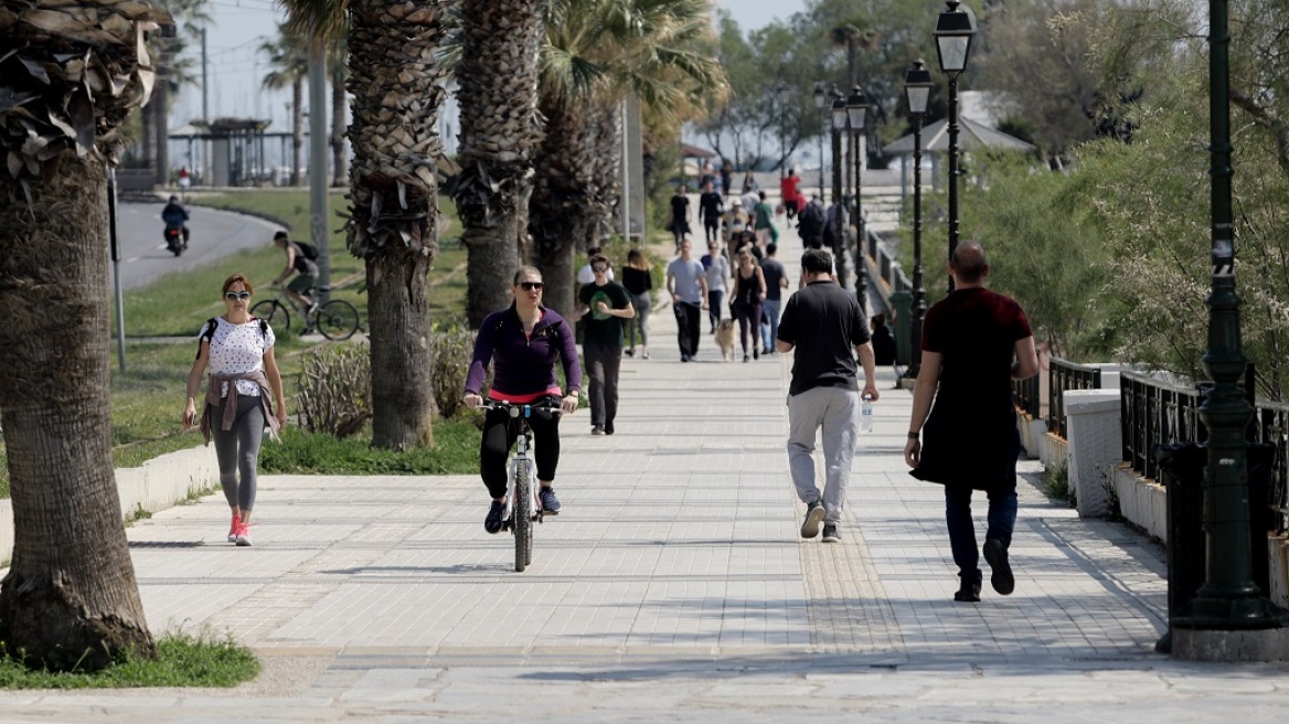 Καιρός:  Στη μισή χώρα καλοκαίρι και στην υπόλοιπη βροχές - Δείτε χάρτη με τις θερμοκρασίες 