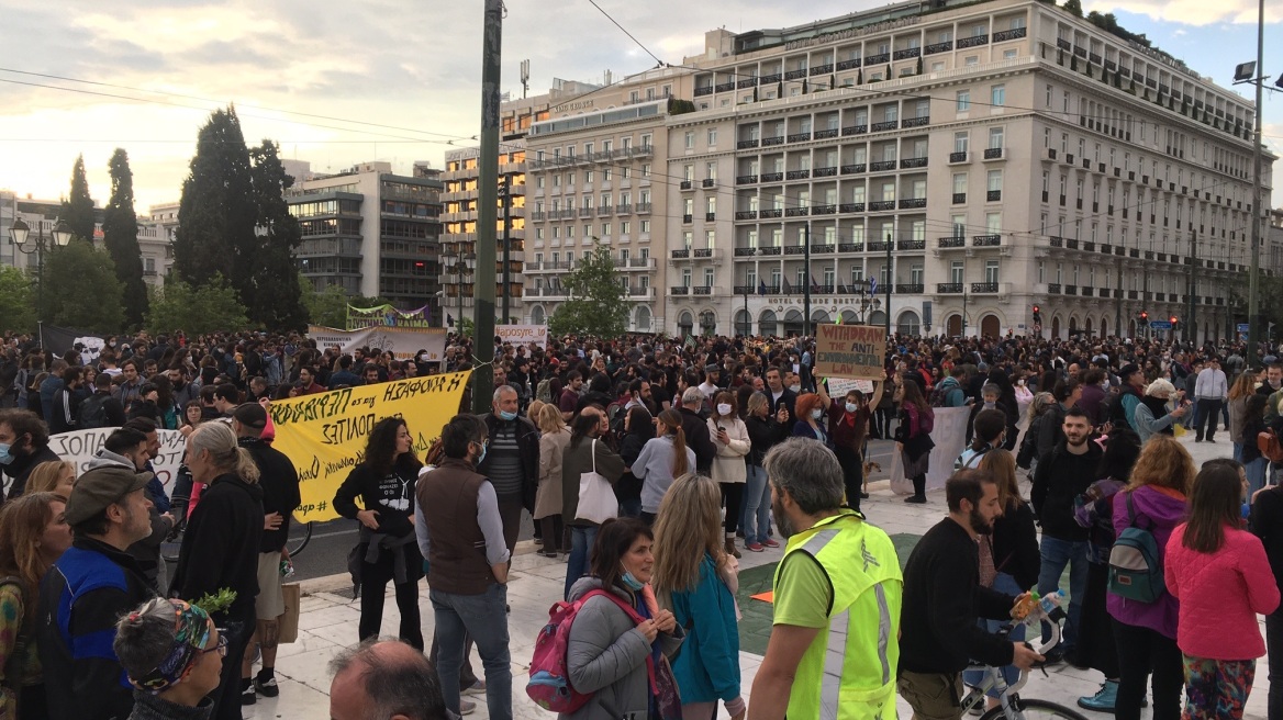 Κορωνοϊός: Συγκέντρωση διαμαρτυρίας στο Σύνταγμα χωρίς... αποστάσεις