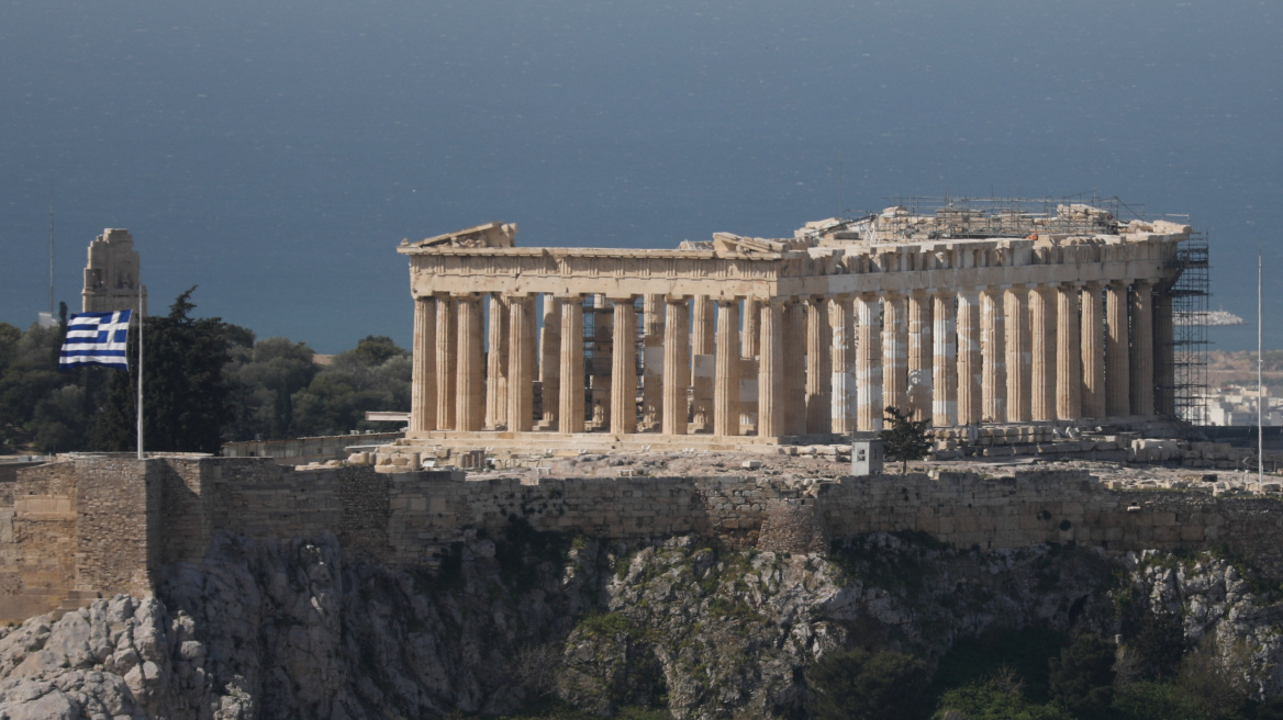 Καιρός στην Αθήνα: Τοπικές βροχές από το απόγευμα - Δείτε πού θα φτάσει η θερμοκρασία