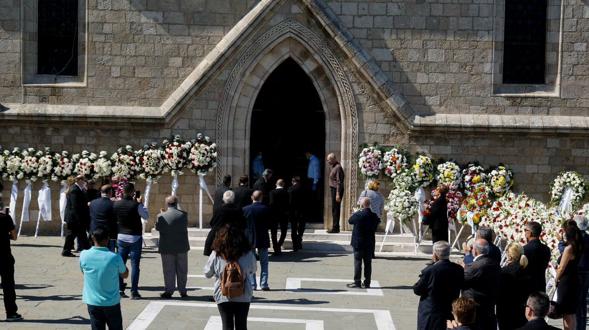 Σε κλίμα συγκίνησης το τελευταίο αντίο στον Δημήτρη Κρεμαστινό