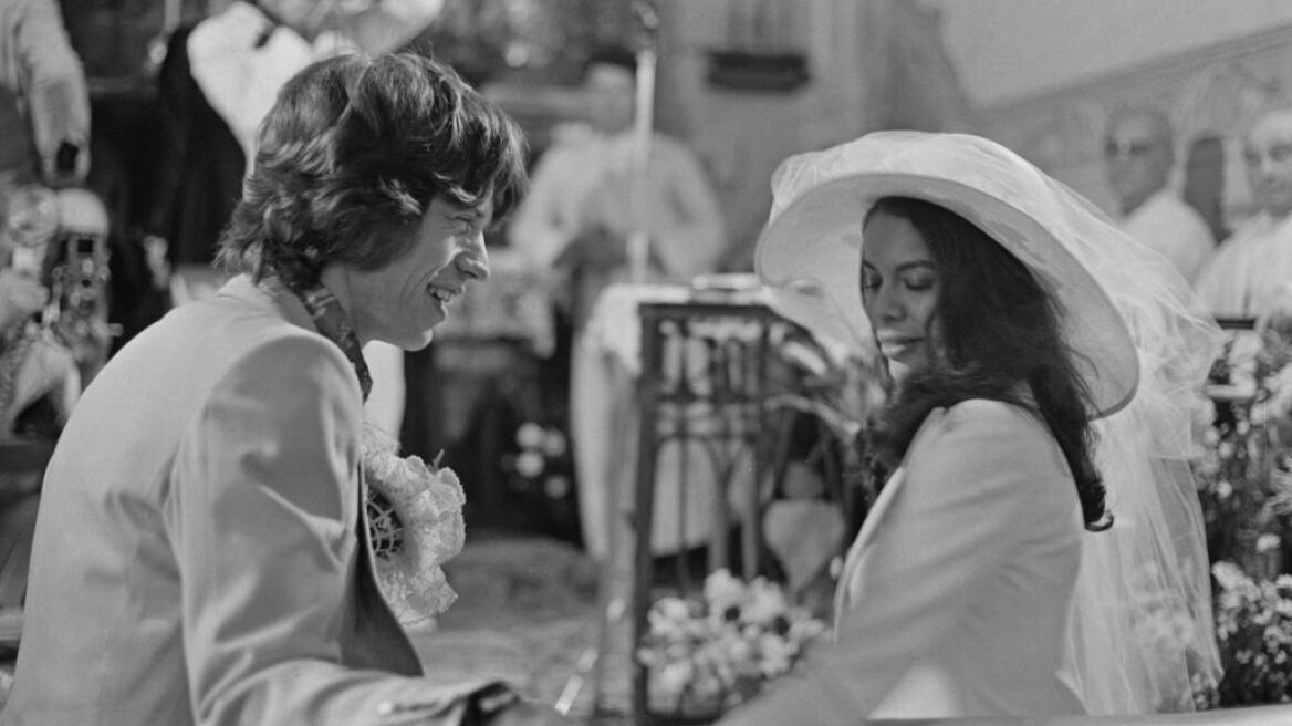 Mick και Bianca Jagger: O "επεισοδιακός" πολιτικός γάμος, η θρησκευτική τελευτή και οι λαμπεροί καλεσμένοι 