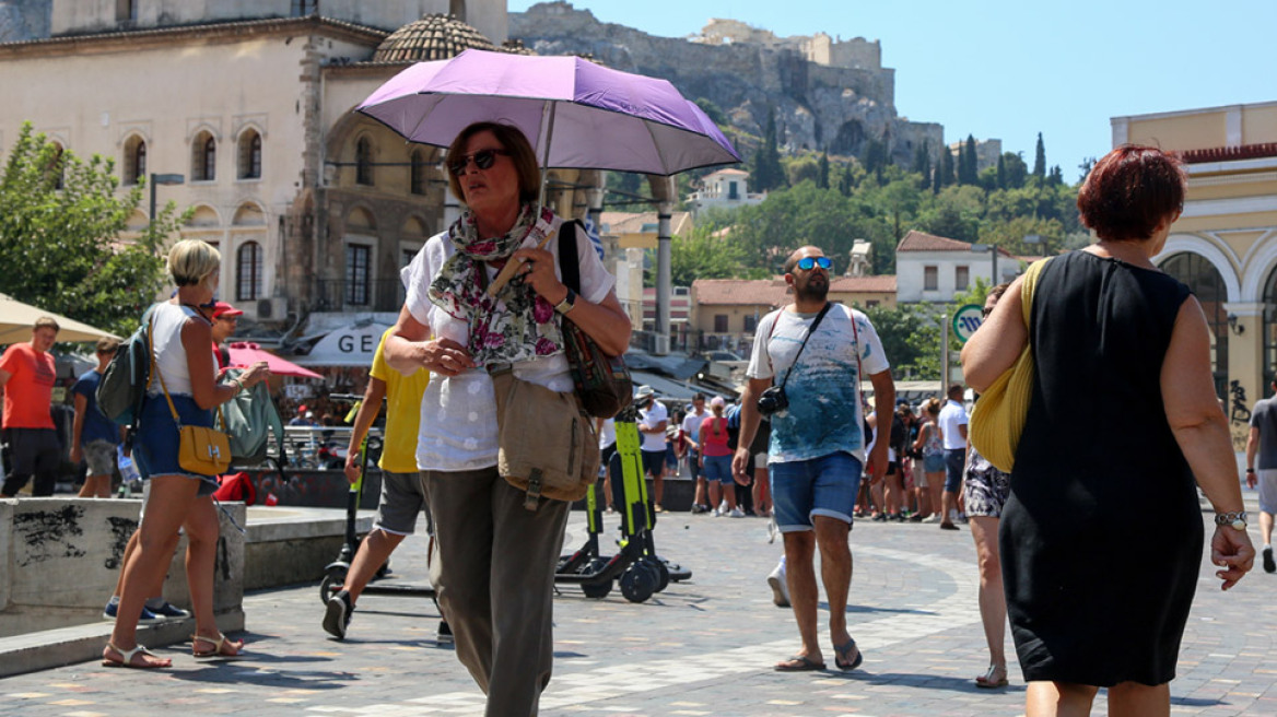 Καιρός - Καύσωνας: Ρεκόρ ζέστης στην Ελλάδα - 44άρι στη Λάρισα, 42άρια στην Αθήνα