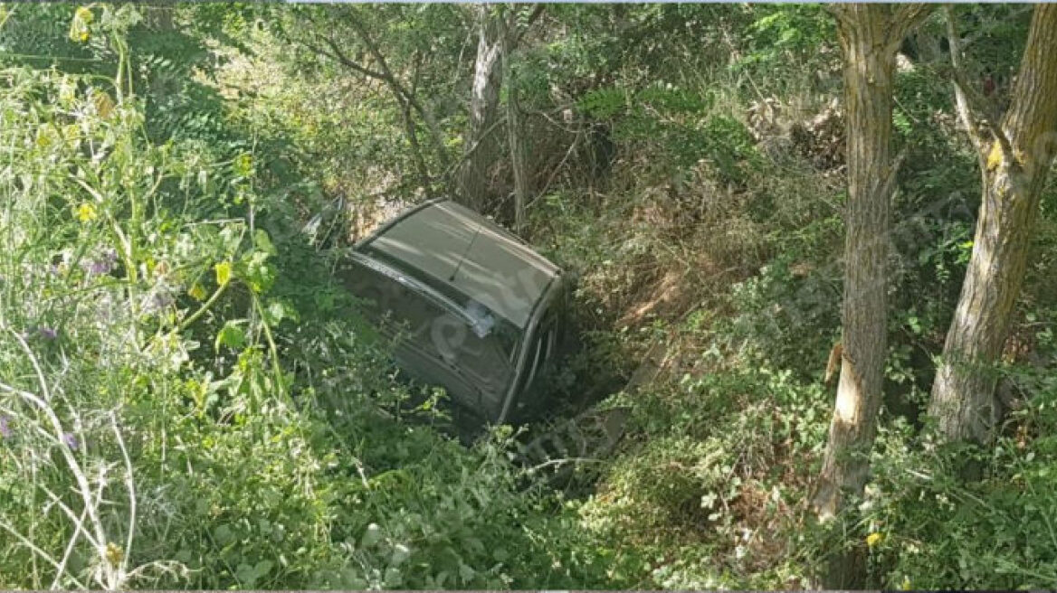 Ηλεία: Αυτοκίνητο έπεσε σε γκρεμό - Είχε «άγιο» η οδηγός