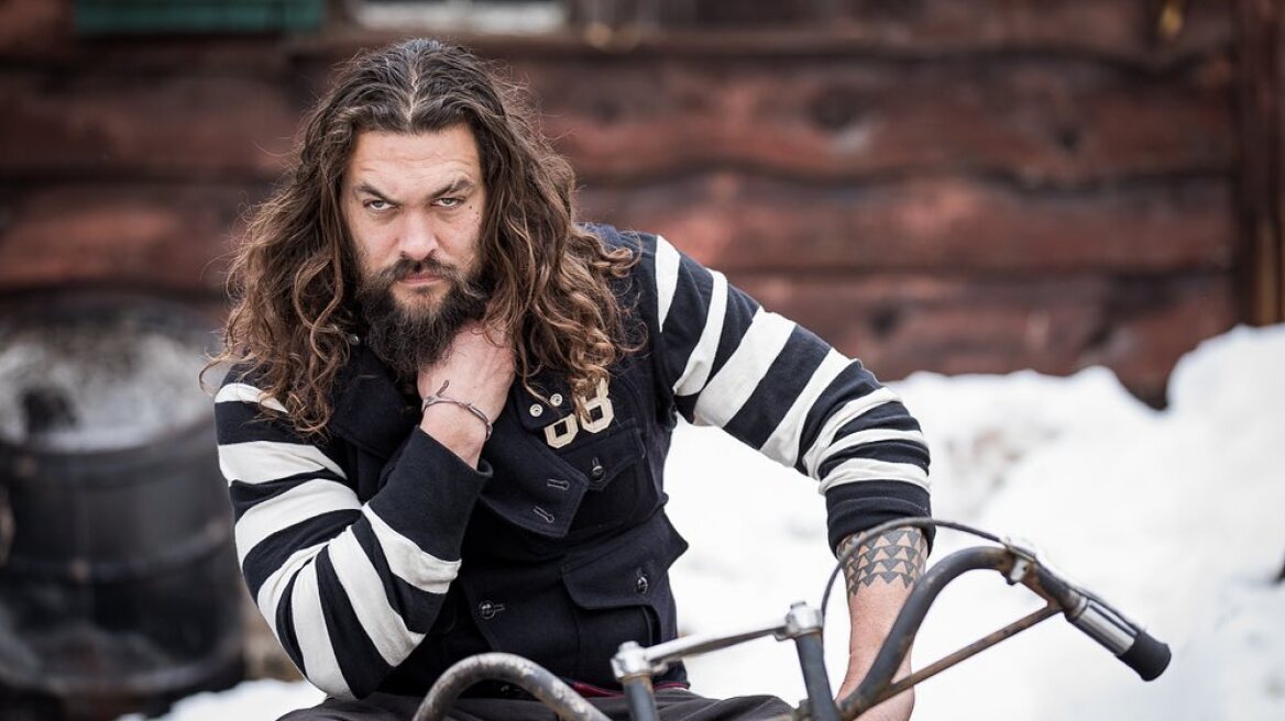 Ο Jason Momoa έχει αυτό το κάτι που θέλουν οι γυναίκες και ο λόγος δεν είναι ο προφανής