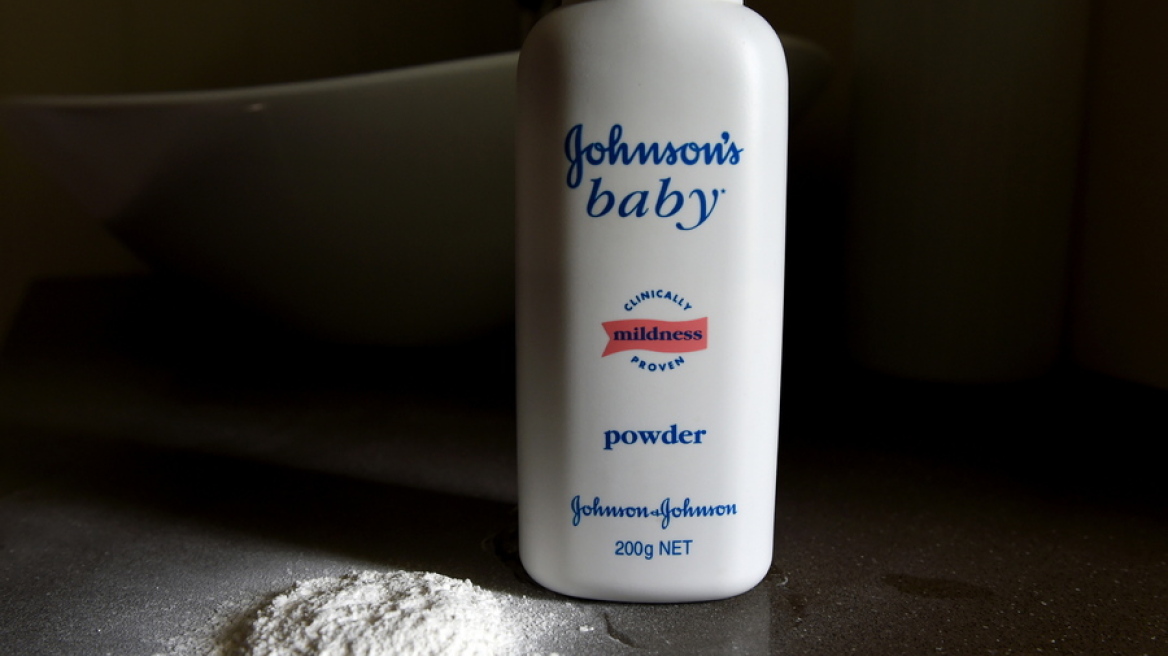 Η Johnson & Johnson σταματά σταδιακά να πουλά σκόνη για μωρά με ταλκ σε ΗΠΑ και Καναδά