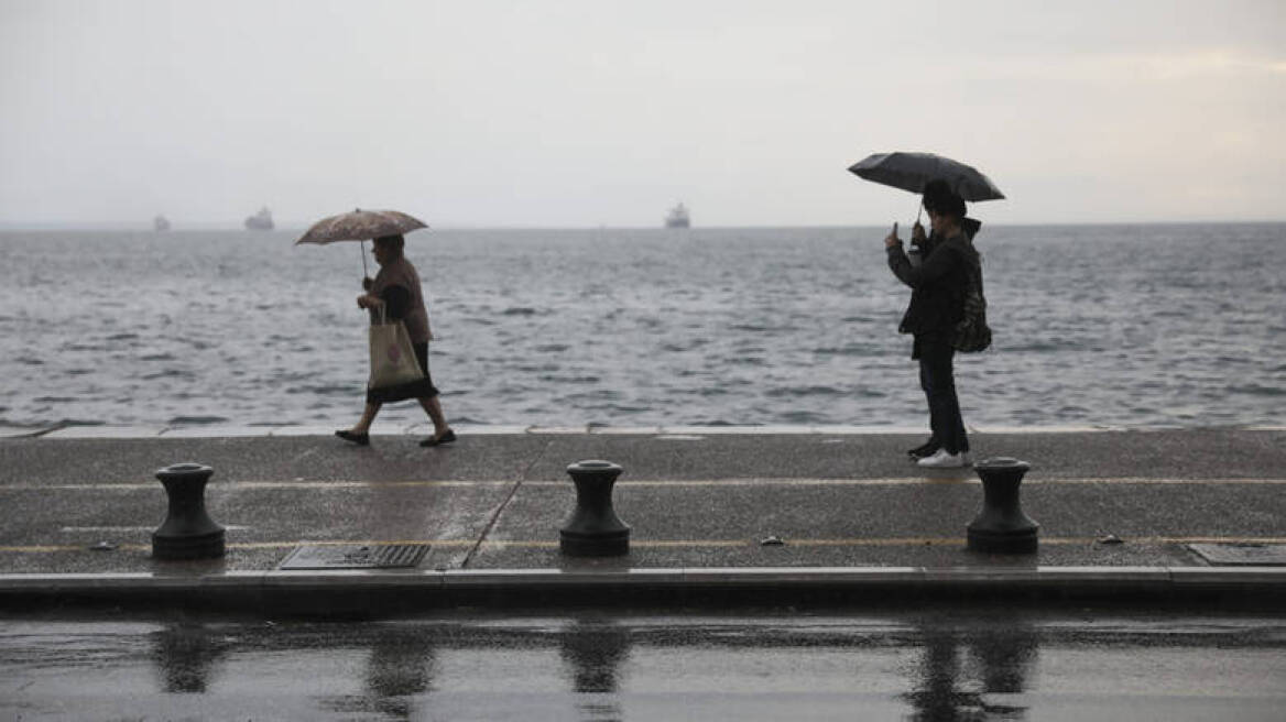 Καιρός: Βροχές και καταιγίδες μέχρι το μεσημέρι 