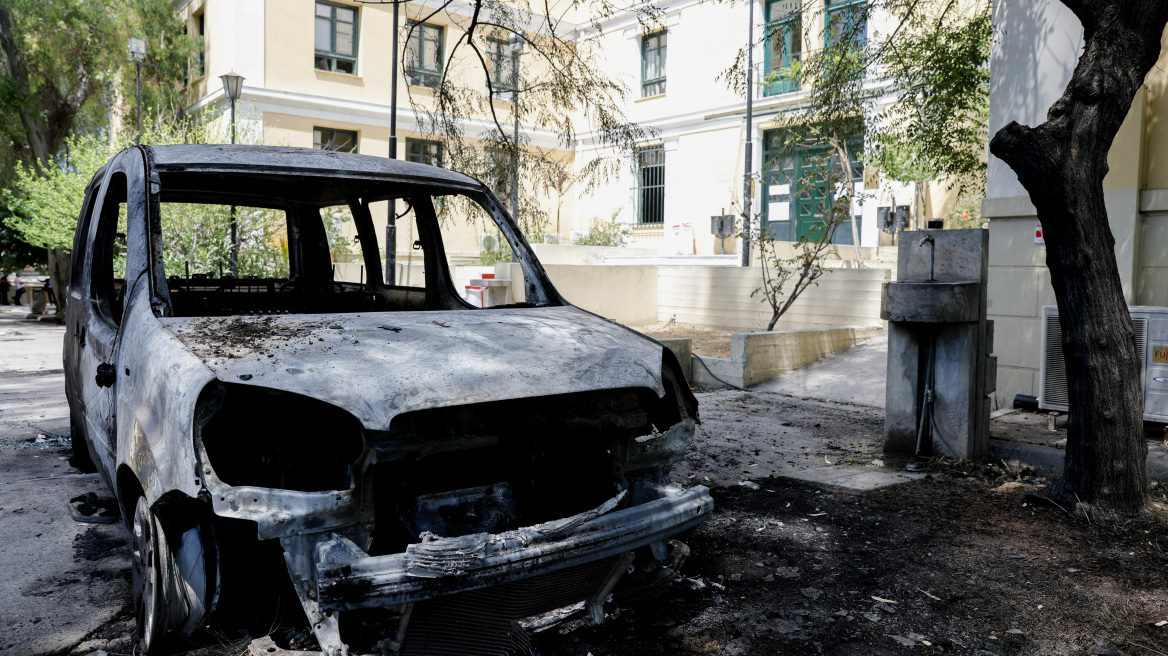 Ευελπίδων: Την εμπρηστική επίθεση σε αυτοκίνητα καταδικάζει η Ένωση Εισαγγελέων