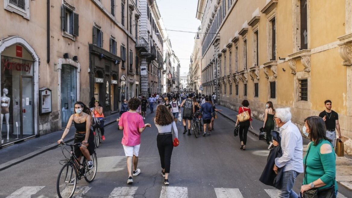 Εξήντα χιλιάδες εθελοντές επιστρατεύει η ιταλική κυβέρνηση για την τήρηση των περιοριστικών μέσων