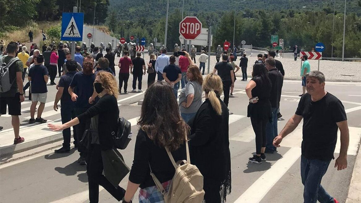 Επεισόδια στη Μαλακάσα: Κάτοικοι τραυματίστηκαν - Βίντεο