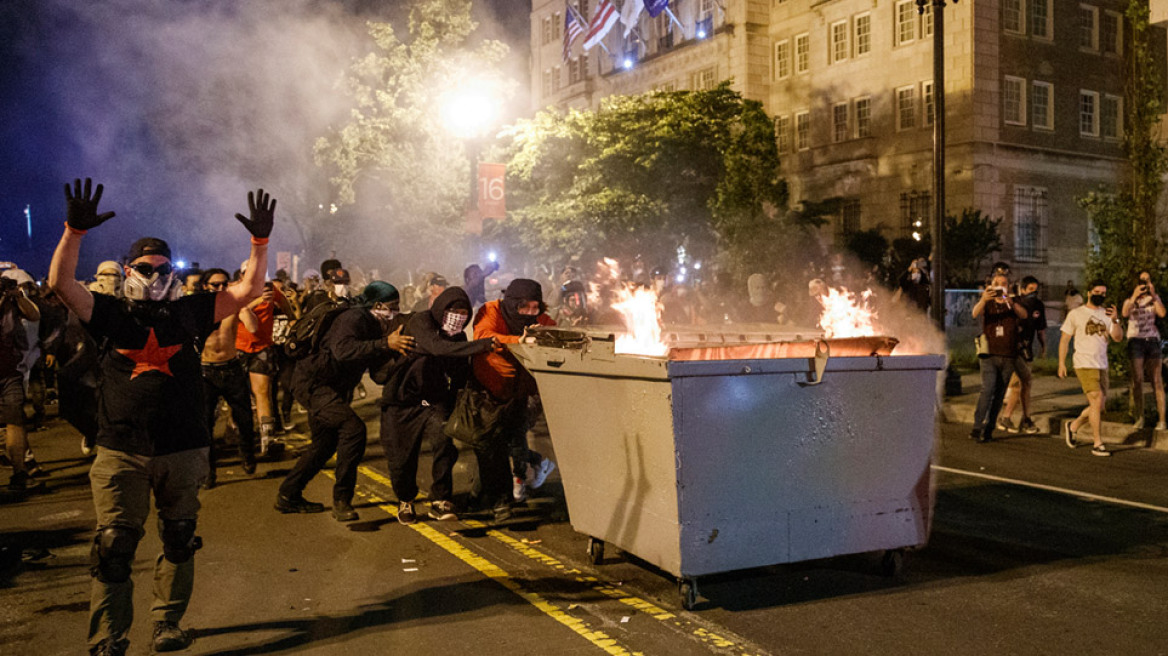 ΗΠΑ - Τζορτζ Φλόιντ: Στο κατώφλι του Λευκού Οίκου τα επεισόδια - «Λάδι στη φωτιά» ρίχνει ο Τραμπ