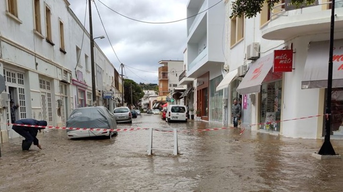 Κακοκαιρία στη Λέρο: Πλημμύρισαν δρόμοι - Σοβαρές ζημιές στο οδικό δίκτυο