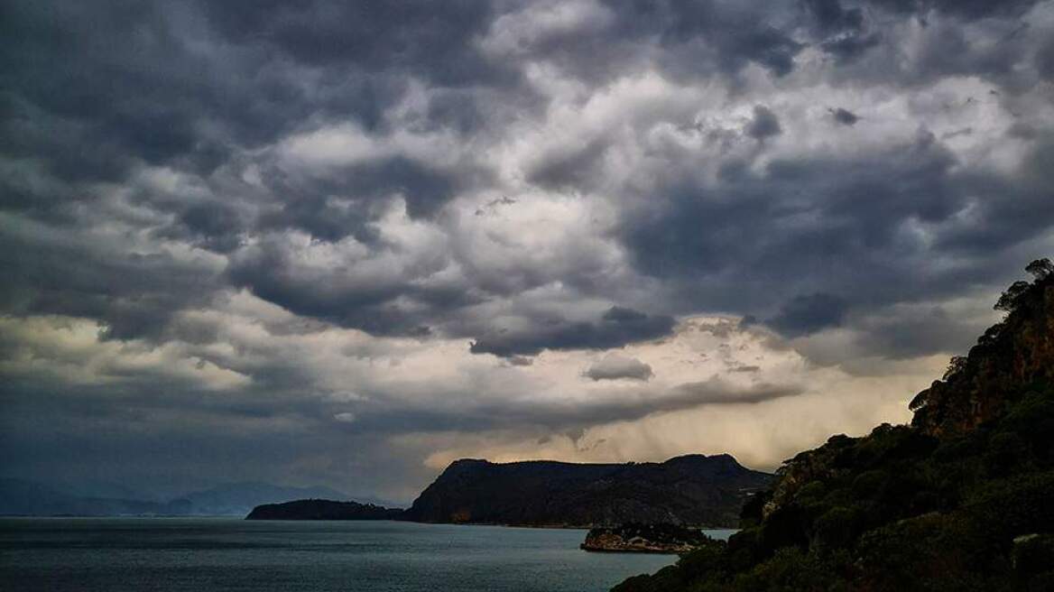 Καιρός: Σταθερά... ασταθής, με βροχές και καταιγίδες το απόγευμα