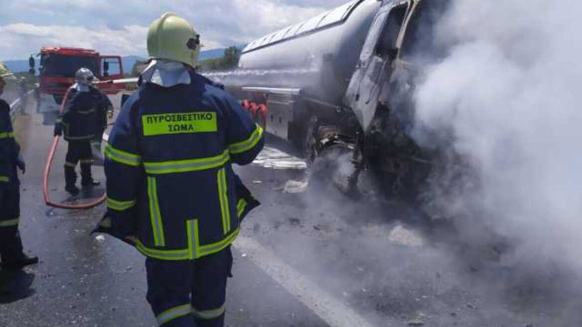 Πυρκαγιά σε βυτιοφόρο στην Αθηνών Θεσσαλονίκης, στην Πιερία - Νεκρός ανασύρθηκε ο οδηγός 