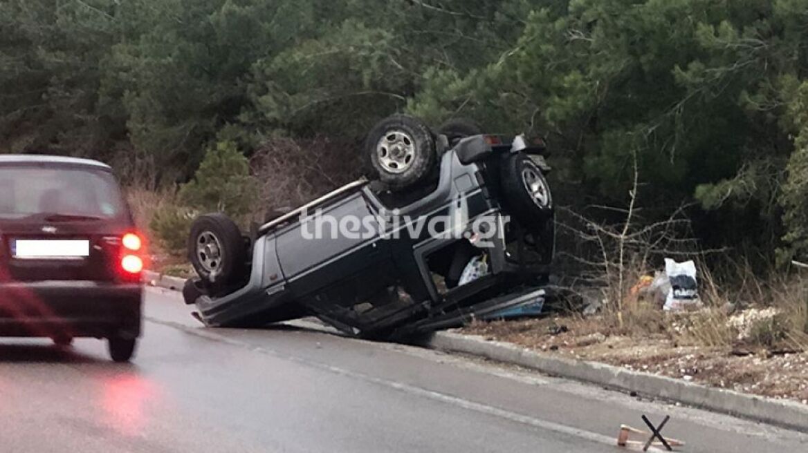 Ανετράπη ΙΧ στον περιφερειακό Θεσσαλονίκης - Τραυματίας ο οδηγός