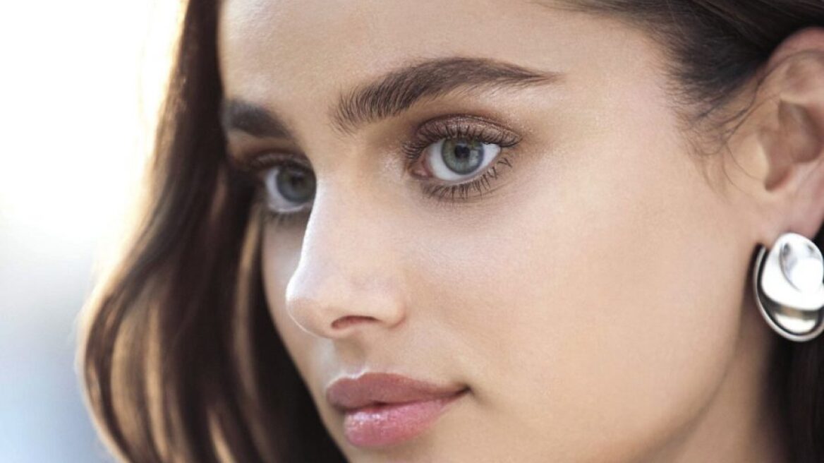 Η εκθαμβωτική Taylor Hill που εκπροσωπεί τη Lancôme μοιράζεται αποκλειστικά μαζί μας τα μυστικά ομορφιάς της