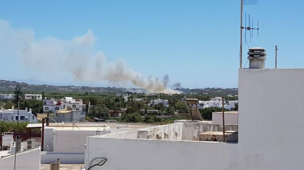 Υπό έλεγχο η πυρκαγιά κοντά στο αεροδρόμιο της Νάξου