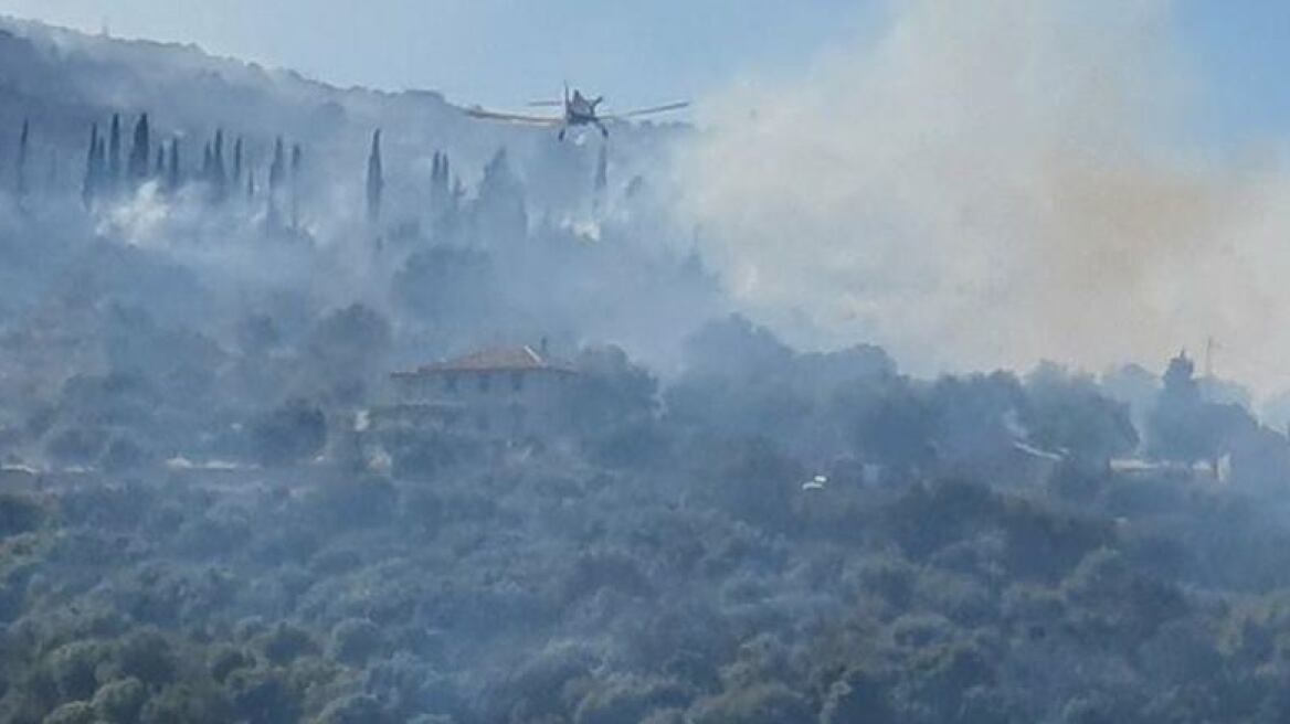 Ζάκυνθος: Υπό έλεγχο η φωτιά στη θέση Ασκός στις Βολίμες - Έφτασε κοντά σε σπίτια	