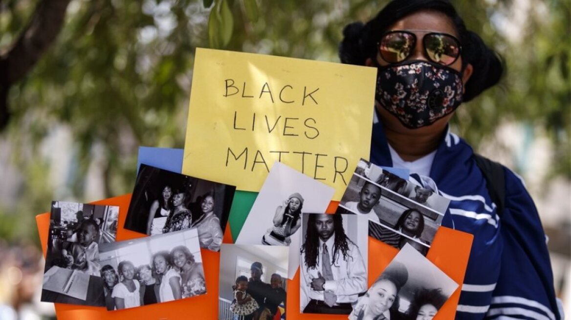 Αφαιρέθηκε το πανό «Black Lives Matter» από την αμερικανική πρεσβεία στη Σεούλ λόγω... Τραμπ