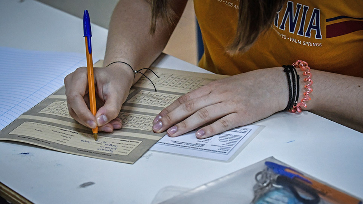 Πανελλαδικές εξετάσεις: Για το βιβλίο, τη γραφή και τον ελεύθερο χρόνο τα θέματα σε Γλώσσα και Έκθεση