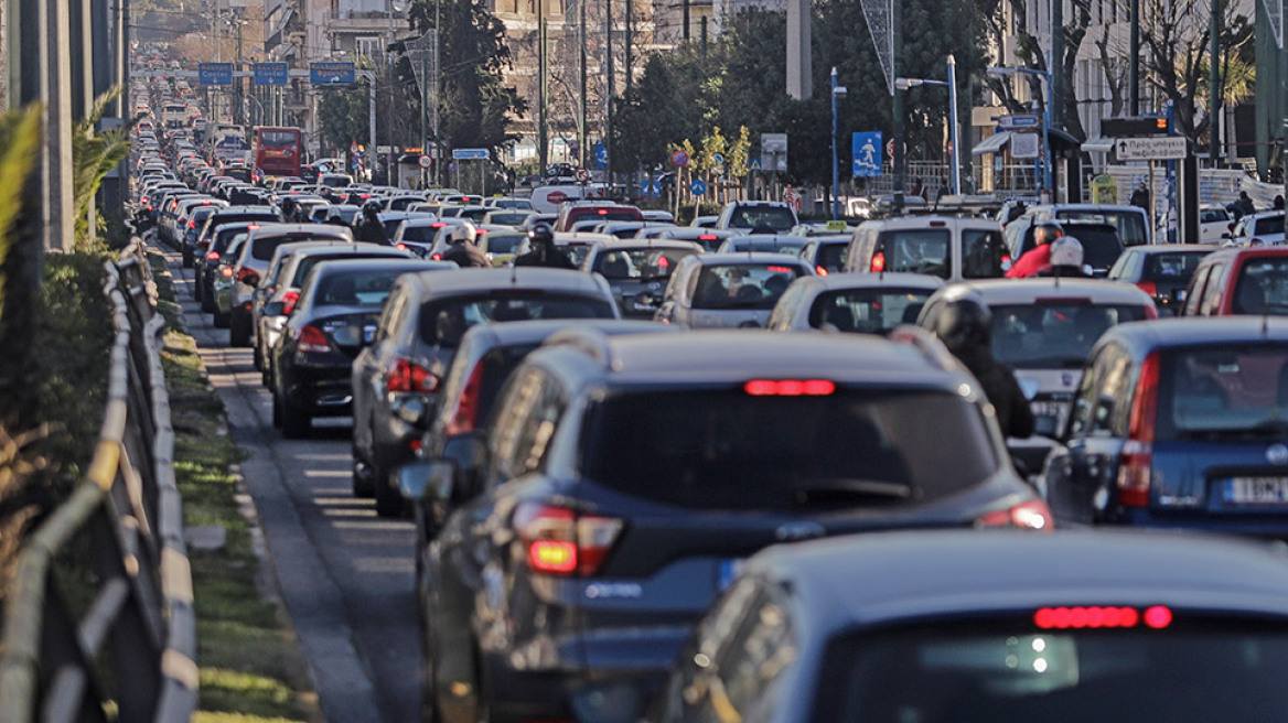 Η κίνηση τώρα στους δρόμους: Πορεία υγειονομικών στο κέντρο - Πού έχει μποτιλιάρισμα - Δείτε LIVE