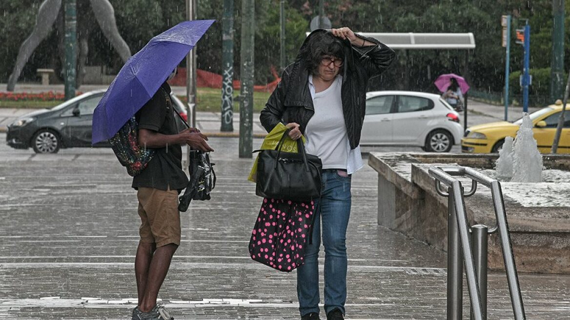 Ξεκίνησε η κακοκαιρία από τη Βόρεια Ελλάδα - «Άνοιξαν οι ουρανοί» στη Χαλκιδική