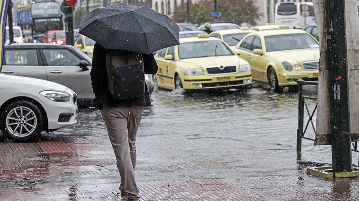 Καιρός: «Άνοιξαν οι ουρανοί» στην Αθήνα - Ισχυρή βροχόπτωση σε βόρεια και ανατολικά προάστια