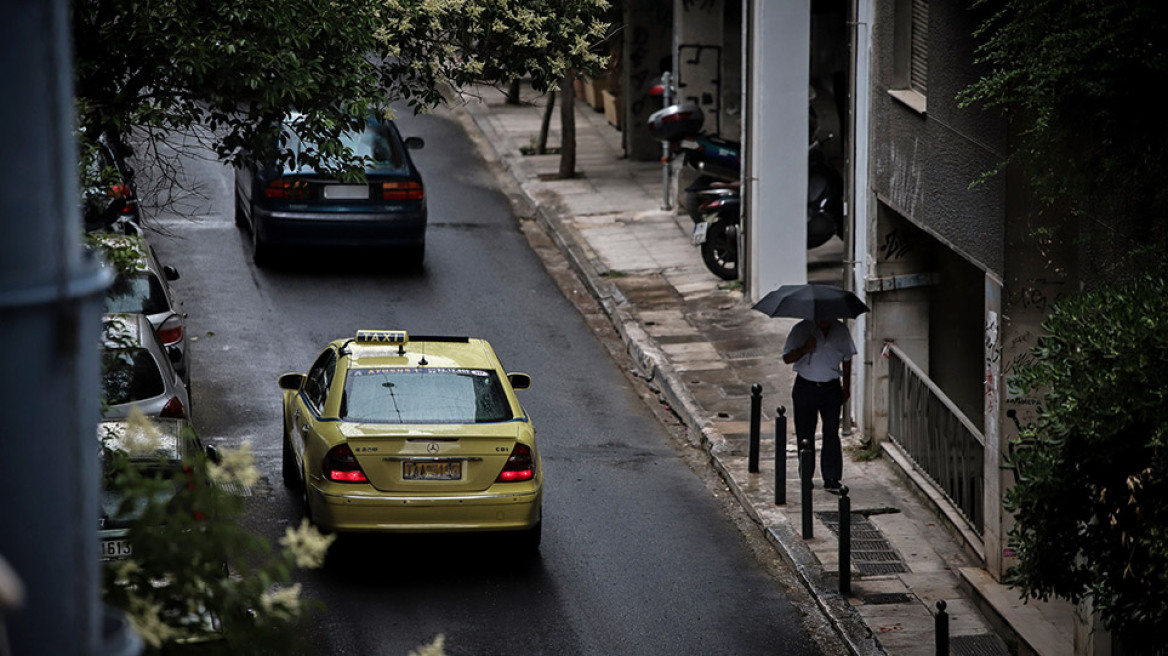 Καιρός: Ισχυρές καταιγίδες, χαλάζι και κεραυνοί σήμερα - Δείτε χάρτες και βίντεο