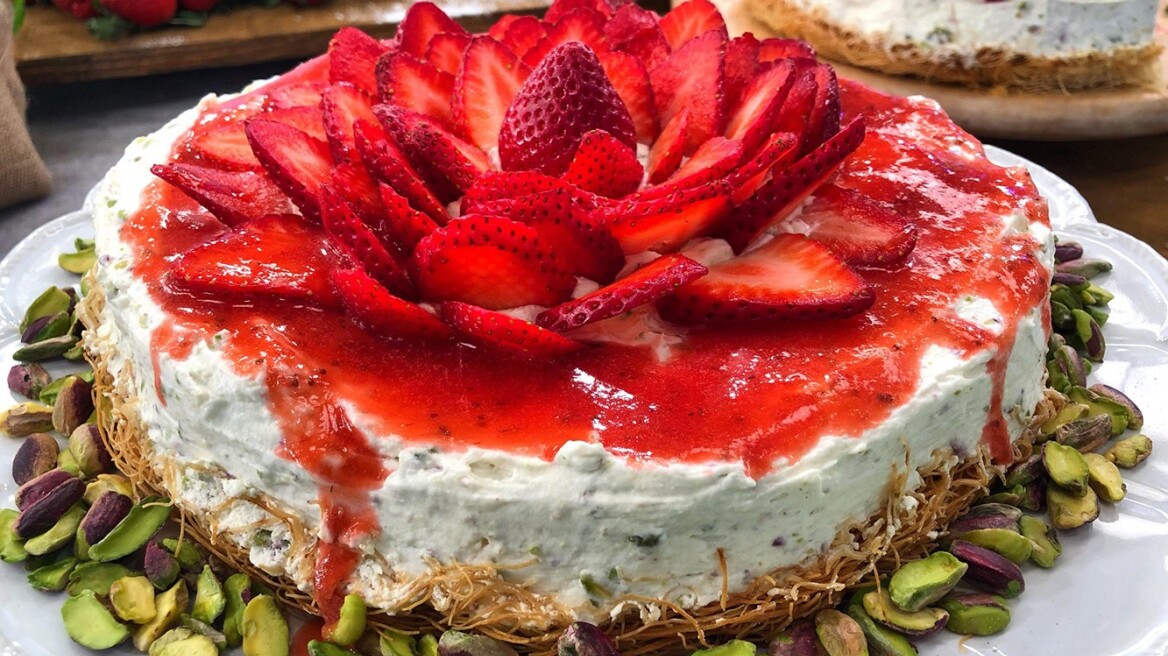 Cheesecake με κανταΐφι και κουλί φράουλας