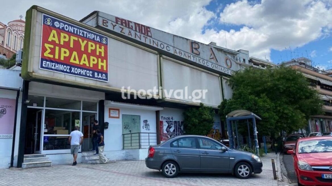 Σοκ στη Θεσσαλονίκη: 55χρονος κρεμάστηκε από την μπασκέτα γηπέδου