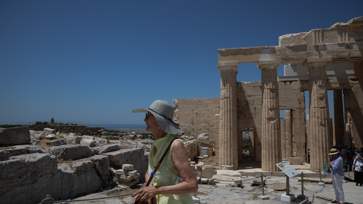 Άνοιγμα συνόρων: Η Πολιτική Προστασία καλωσορίζει τους τουρίστες με εννέα οδηγίες