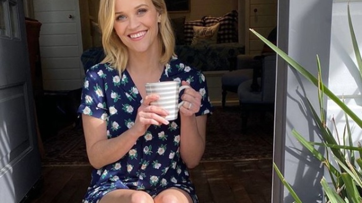 Η αντίδραση της Reese Witherspoon όταν μια περαστική την μπέρδεψε με διάσημη τραγουδίστρια