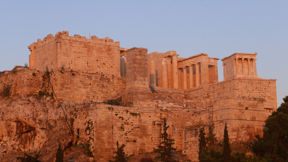 Τουρισμός: Αύξηση ζήτησης στο last minute αλλά και μείωση τουριστικών εισπράξεων πάνω από 60% το 2020