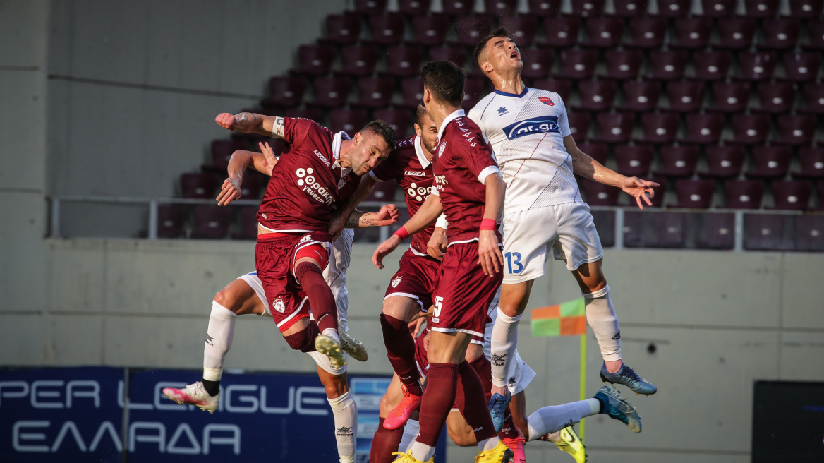 Super League 1 play out, Λάρισα-Πανιώνιος 0-0: Όρθιοι και με δέκα παίκτες οι κυανέρυθροι