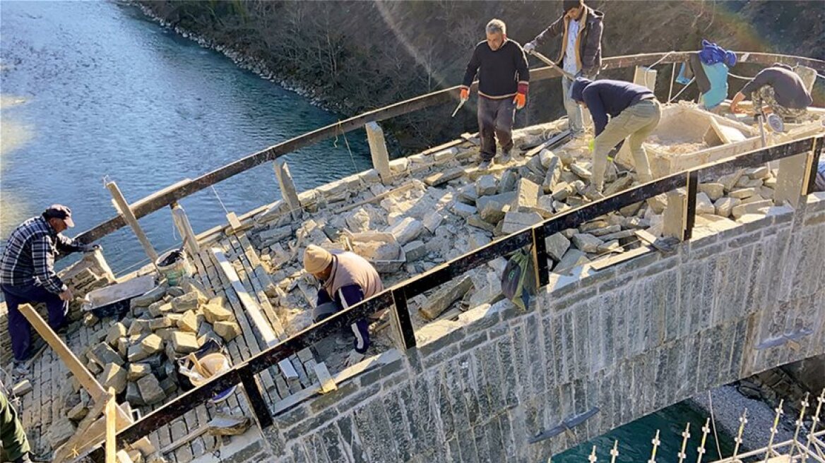 Γέφυρα Πλάκας: 'Ορθια ξανά 