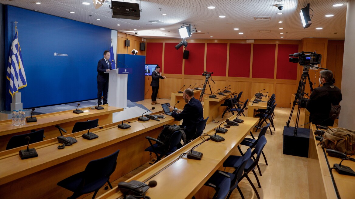 Κυβέρνηση: Σε πανικό ο ΣΥΡΙΖΑ - Κάνει μικροπολιτική στο θέμα της Αγιάς Σοφιάς 