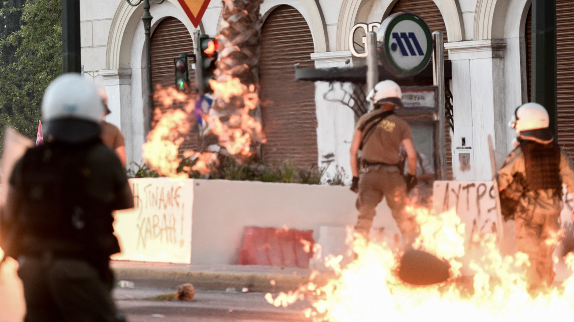 Στον ανακριτή σήμερα με βαριές κατηγορίες για τα επεισόδια της Πέμπτης οι 9 ταραξίες 