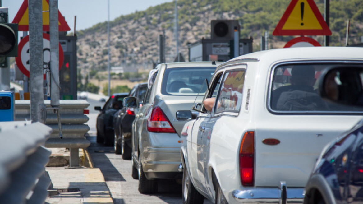 Κίνηση τώρα: Μποτιλιάρισμα στην Αττική Οδό έπειτα από τροχαίο