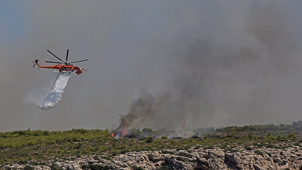 Φωτιά στο Λαύριο: Σε ύφεση οι φλόγες - Εκκενώθηκαν προληπτικά οικισμοί