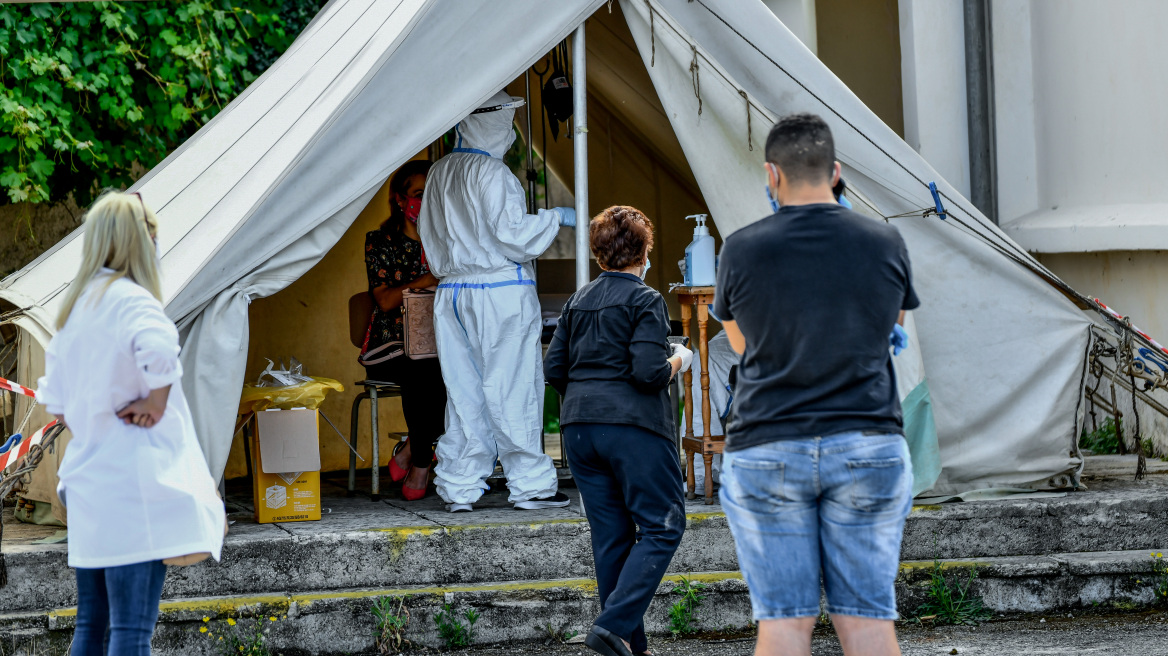 Κρούσματα κορωνοϊού: Αγγίζουν τα 500 - Αυξάνονται οι εισαγωγές στα νοσοκομεία