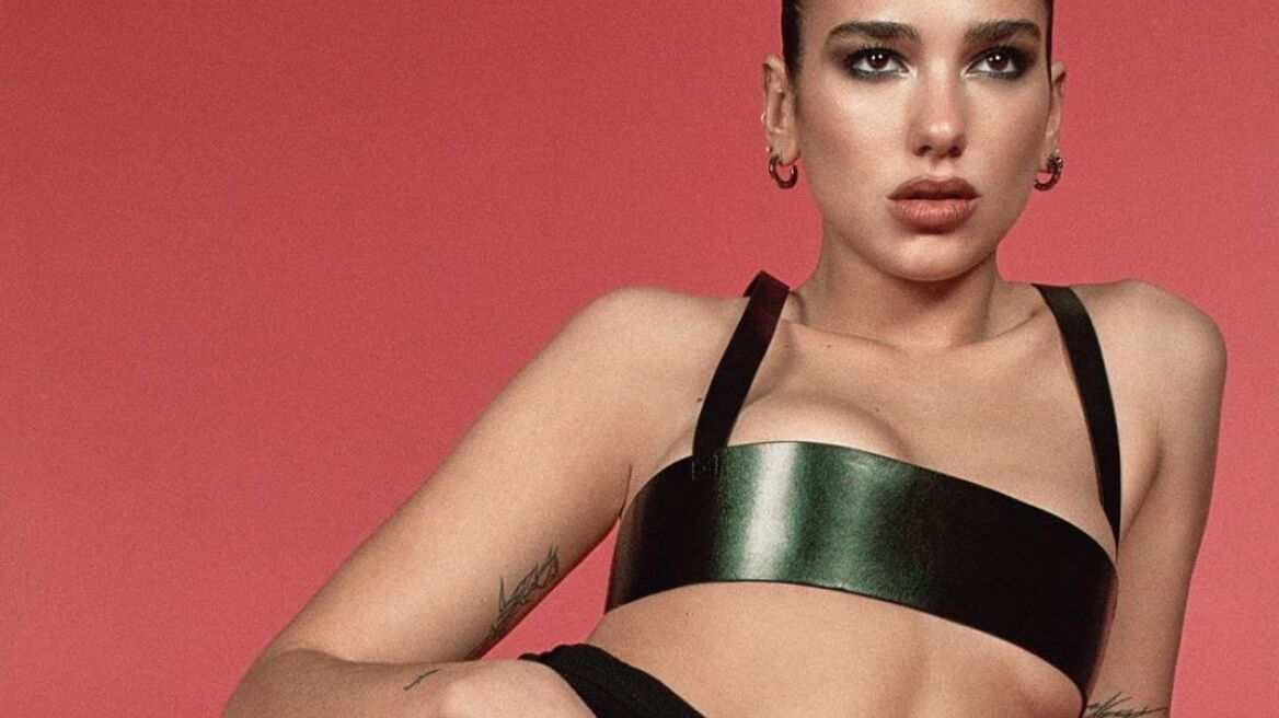 H Dua Lipa ξέρει πώς να τραβήξει όλα τα βλέμματα με ένα μόνο σέξι κορμάκι στους δρόμους της Νέας Υόρκης