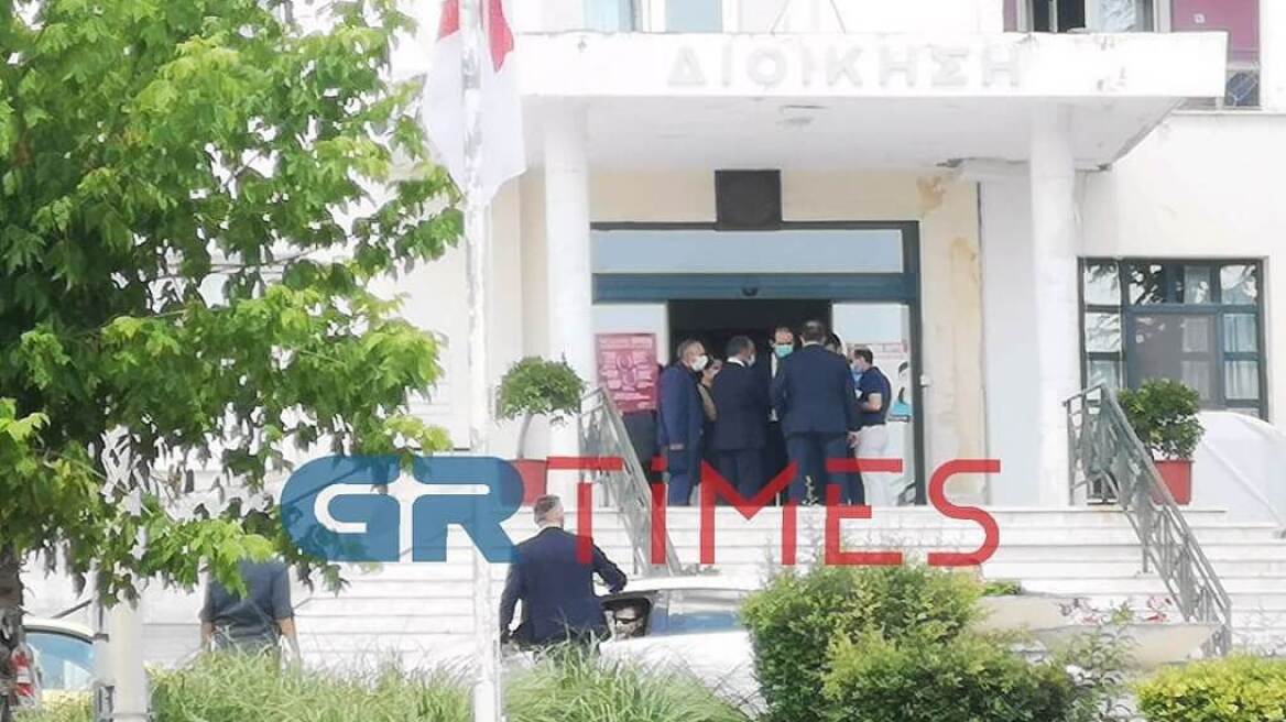 Στους τραυματίες εφοριακούς Σταϊκούρας και Πιτσιλής 